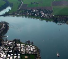 Blick von oben auf Diemelsee-Heringhausen mit Campingplatz
