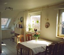 Esstisch mit Stühlen im Ferienhaus am Lohwald Willingen-Usseln