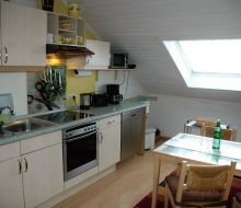 Küchenzeile und Esstisch in Ferienwohnung Hoppe Warburg