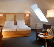 Doppelbett im Zimmer im Hotel Alt Warburg