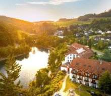 Aussenansicht vom Chaletpark von Göbels Seehotel Diemelsee