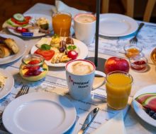 gedeckter Frühstückstisch