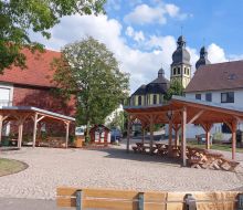 Dorfplatz Marsberg-Padberg mit Service- und Raststation