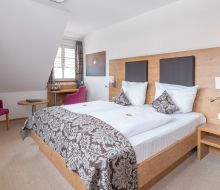 Bett im Doppelzimmer im Hotel ten Hoopen Warburg-Germete