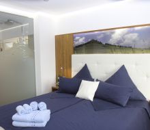 Bett im Zimmer in Pension Famosschlafen Warburg