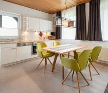 Esstisch im Appartement in der Landpension Fernweh in Willingen-Usseln 