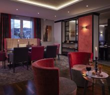 Clubsessel im Aufenthaltsraum im Privathotel Willino Willingen
